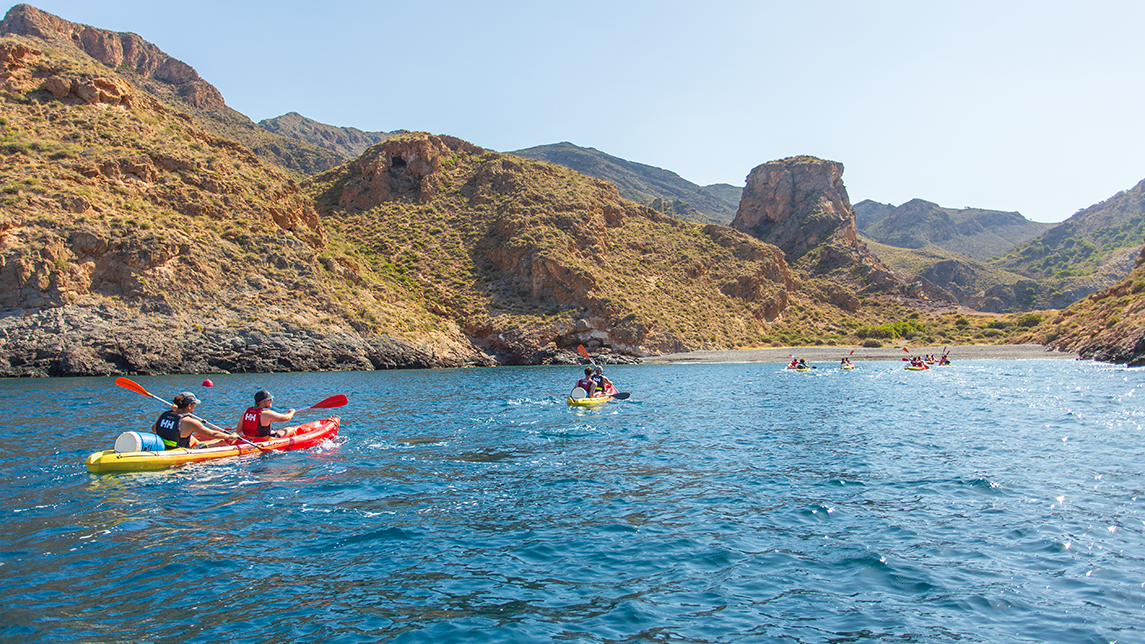 Excursión guiada en kayak con snorkel por la Reserva Marina de Cabo Tiñoso (Cala Cerrada)