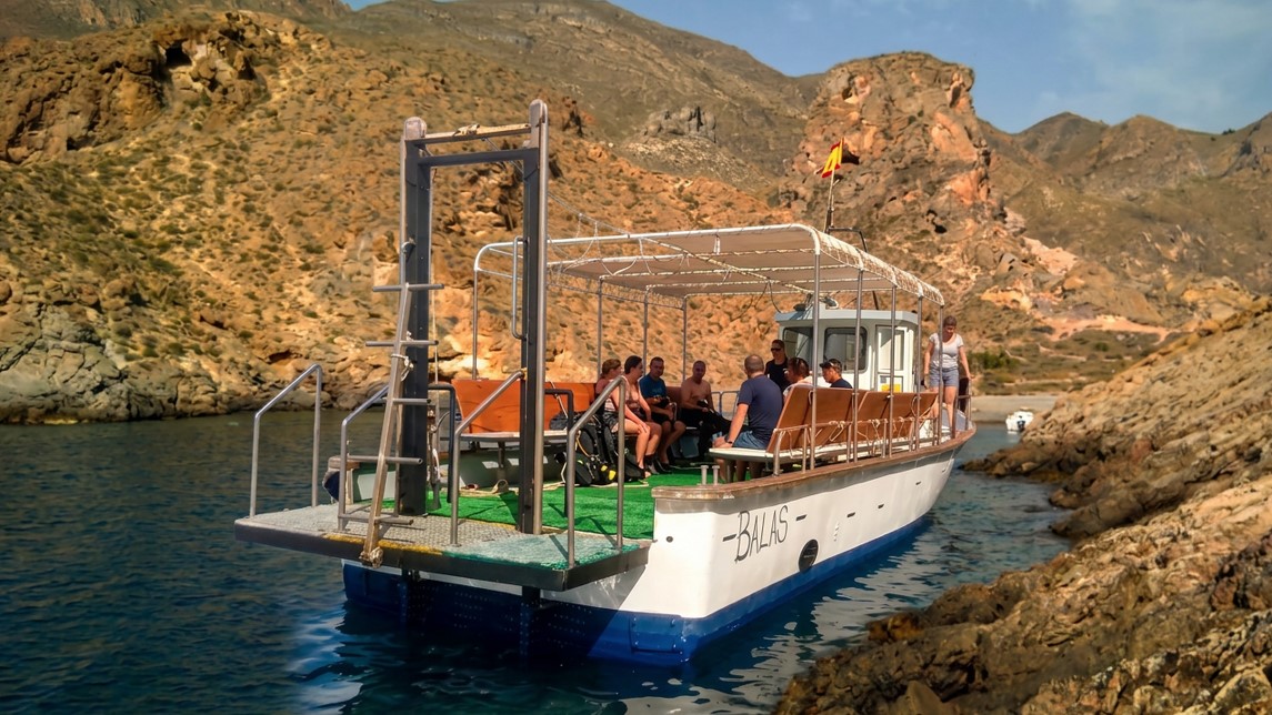 Paseo en Barco con Snorkel en Cabo Tiñoso
